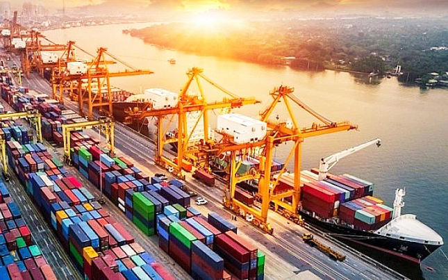 Thực hiện 8 giải pháp trọng tâm sẽ giúp doanh nghiệp Việt Nam nâng cao năng lực cạnh tranh, thúc đẩy xuất khẩu, đa dạng hóa thị trường. Ảnh minh họa