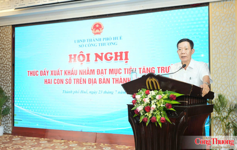 Ông Hà Văn Tuấn – Phó Chủ tịch UBND thành phố Huế phát biểu.