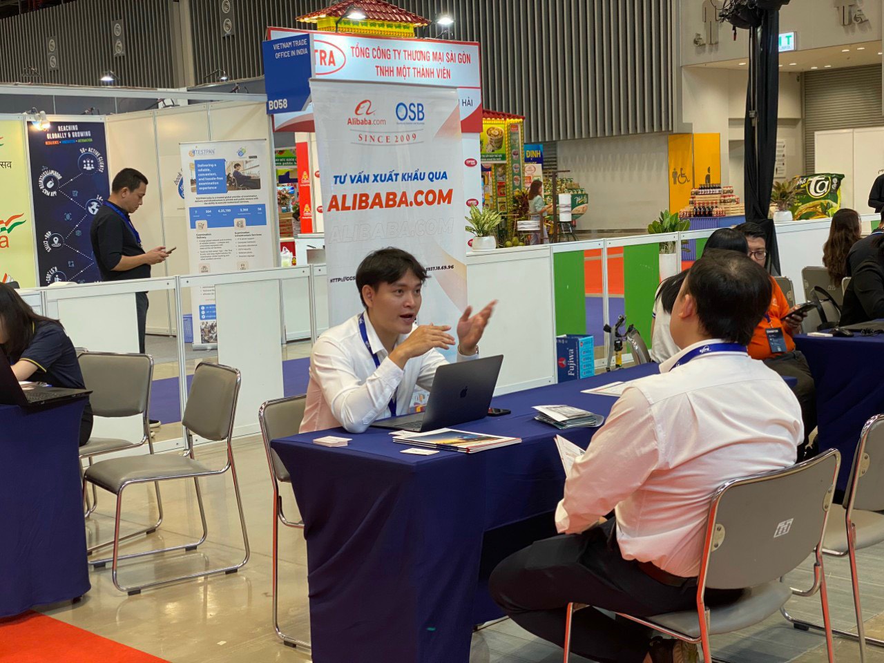 Tư vấn cho doanh nghiệp kinh doanh trên nền tảng thương mại điện tử.