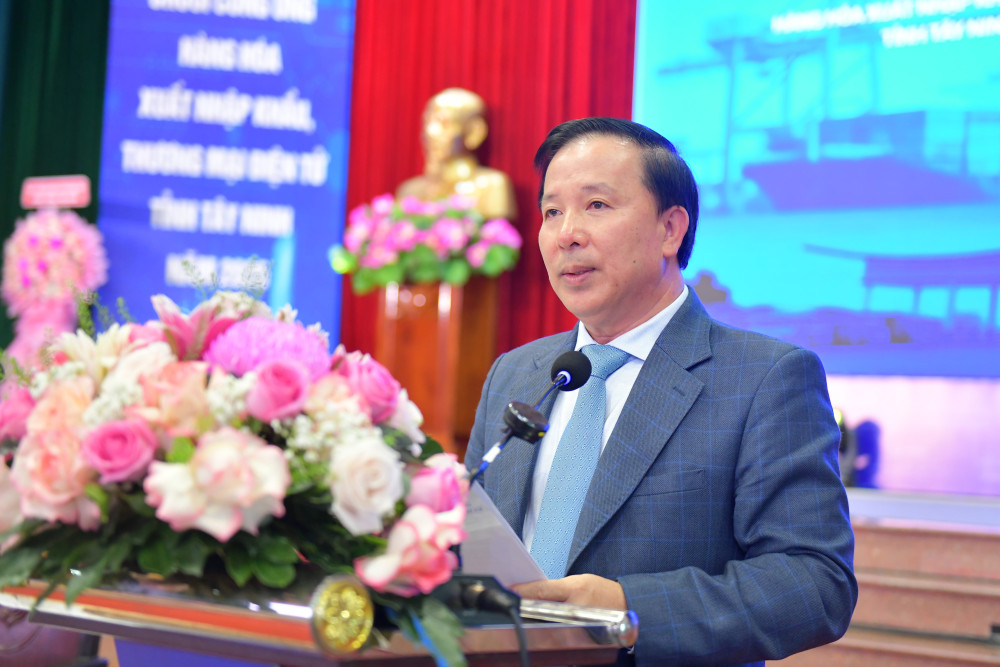 Chủ tịch UBND tỉnh Nguyễn Văn Út 