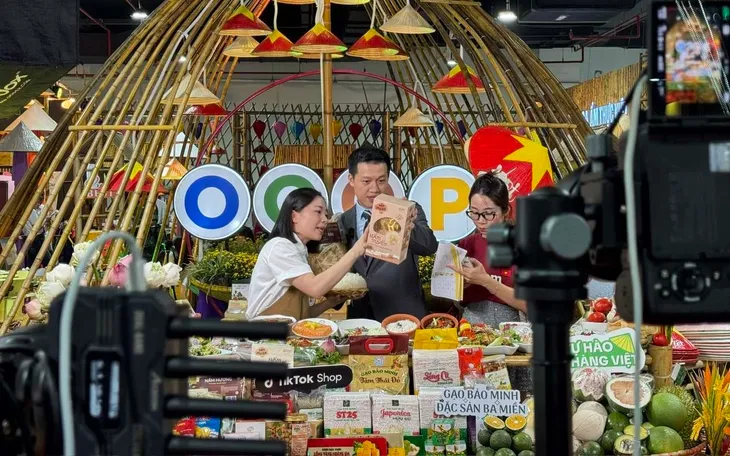 Hội chợ Mùa Thu 2025: Cú hích tiêu dùng và cơ hội xuất khẩu cho doanh  nghiệp Việt