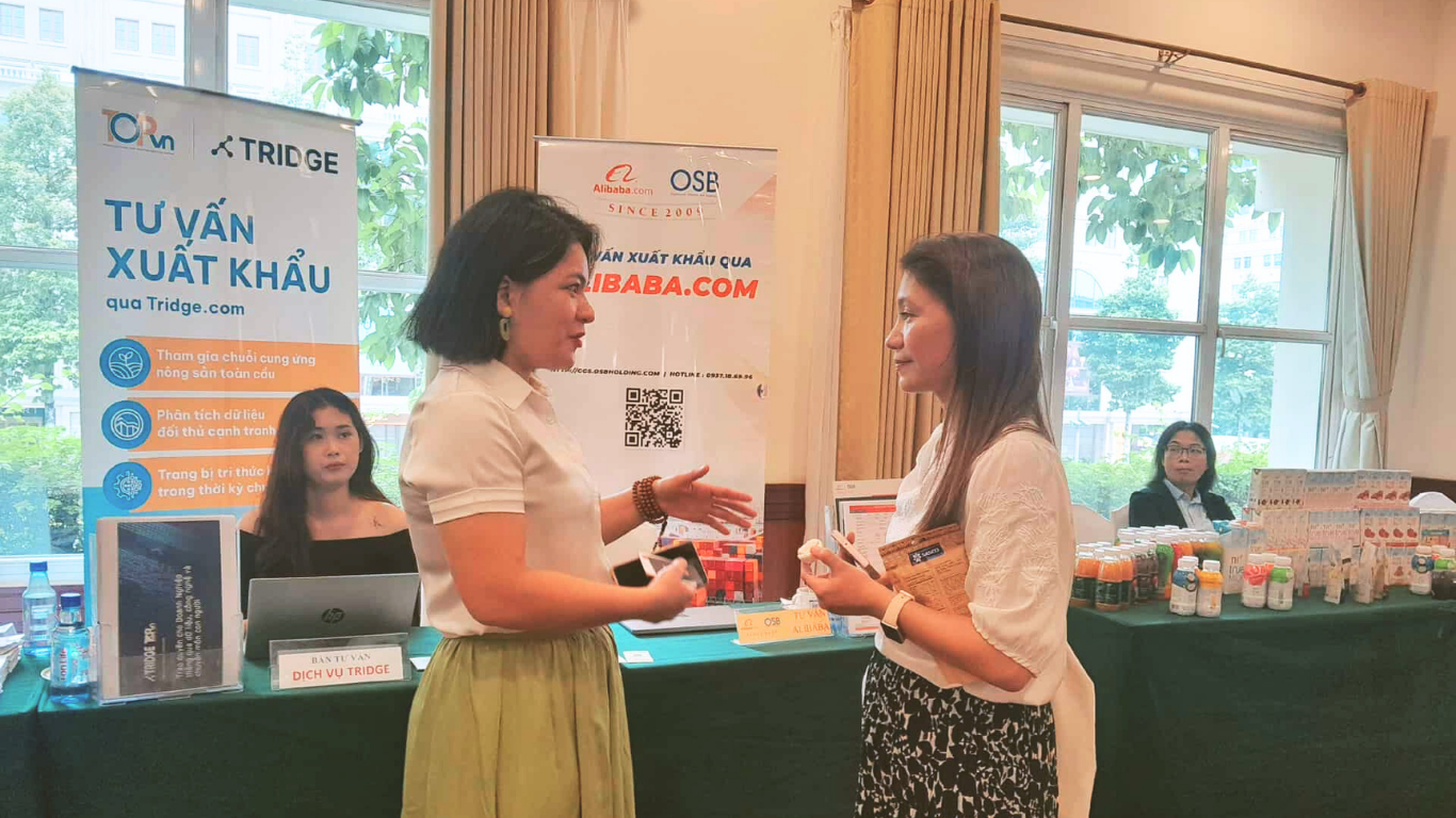 Các doanh nghiệp trao đổi, nhận tư vấn từ đội ngũ OSB tại hội thảo