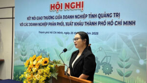 Bà Trương Phương Thoa – Giám Đốc Trung tâm Thương mại điện tử khu vực phía nam của Công ty cổ phần Tập đoàn OSB phát biểu tại Hội nghị