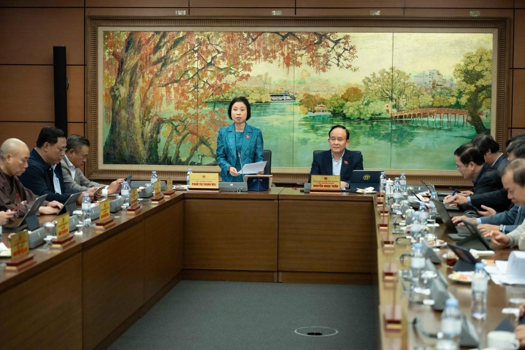 Quang cảnh phiên thảo luận tại Tổ 1 - Đoàn ĐBQH TP Hà Nội về nền tảng thương mại điện tử