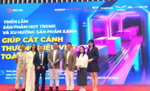 OSB cùng các đại diện khác tại sự kiện triển lãm sản phẩm hot trend